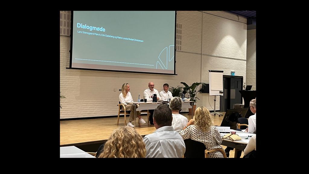 Paneldebat med deltagelse af HR direktør Marie-Louise Brebøl Christensen, ordførende direktør Lars Mørch og direktør Erik Gadeberg