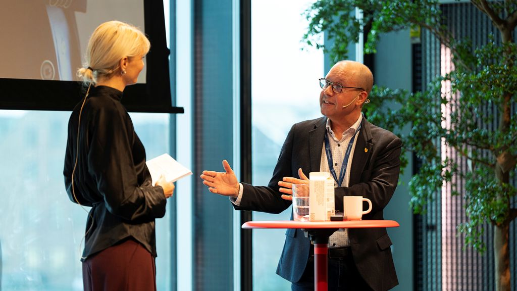 Steen Lund Olsen på scenen ved Finans IT Dagen