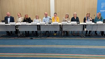 Kredsbestyrelsen til den virtuelle generalforsamling 2025 fra venstre Thomas Nedergaard, Tilde Brokholm, Pernille Sværke, May-Britt Mygh, Henning Johansen, Line Fuglkjær, Henriette Hoffmann, Marianne Lillevang samt dirigent Mette Schousboe og politisk konsulent Malene Amby Bloch