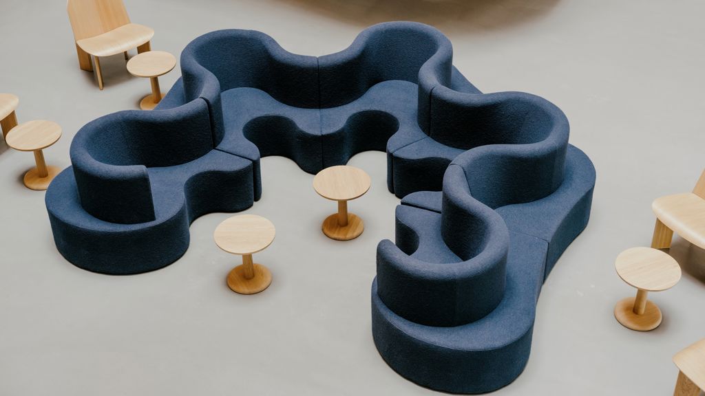 Blå Verner Panton-sofa med runde former