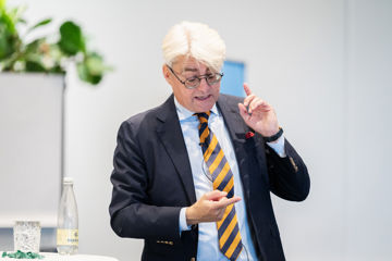 Søren Pind holder oplæg for deltagerne på seminar for tillidsvalgte 2024