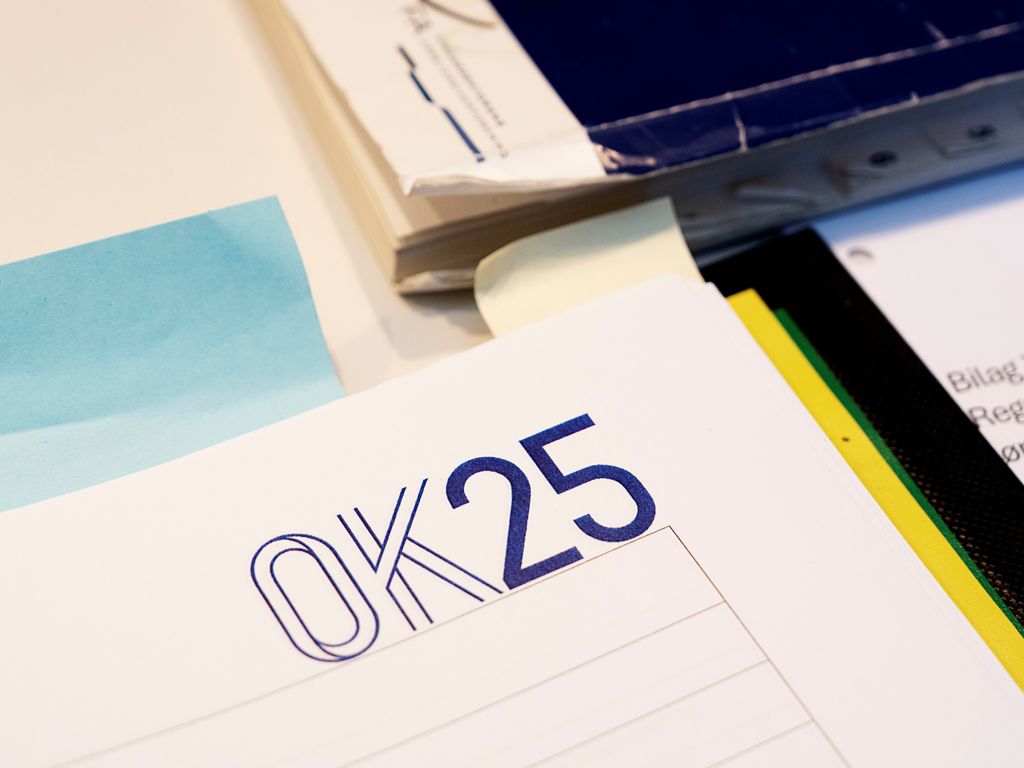 papir med OK25 i hjørnet