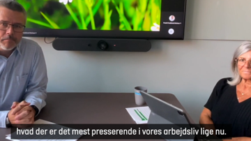 Frank Fredslund Nielsen og Susanne Arboe fortæller som optakt til repræsentantskabsmødet 2024