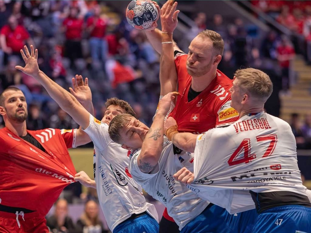 De Færøerske håndbold mænd i kamp