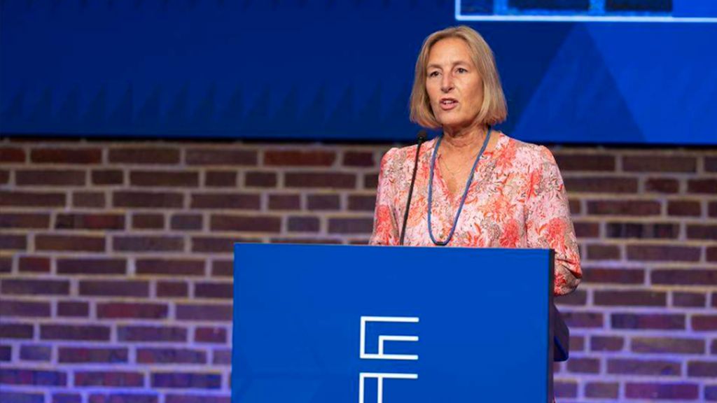 Dorrit Brandt på talerstolen ved landsmødet.