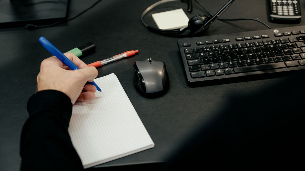 der noteres i en notesbog