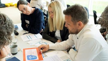 Dialog ved bordene på seminar for tillidsvalgte