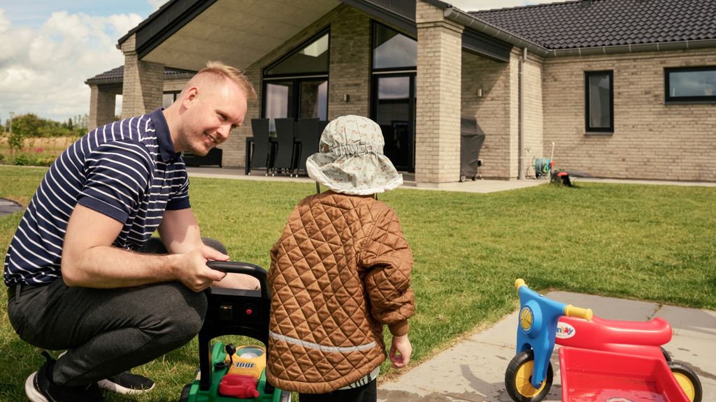 Michael Kjær med sit barn