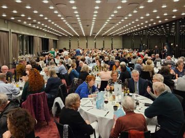 Deltagerne i bankosalen i København