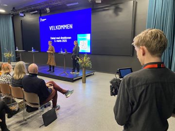 Kirsten Ebbe Brich og Bente Bang byder velkommen til Debat med direktionen