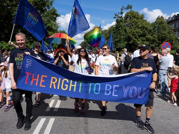 Pride billede, næstformænd går med banner