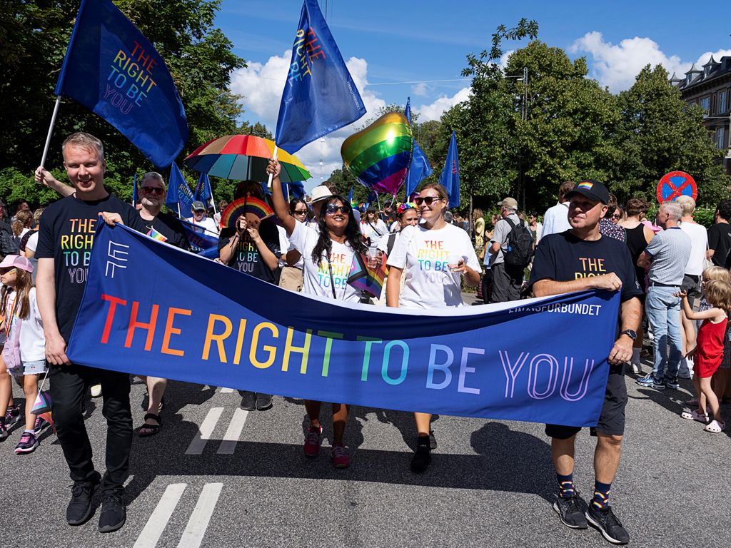 Pride billede, næstformænd går med banner