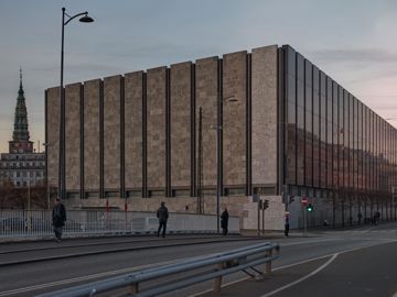 Nationalbanken i aftenlys