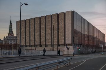 Nationalbanken i aftenlys