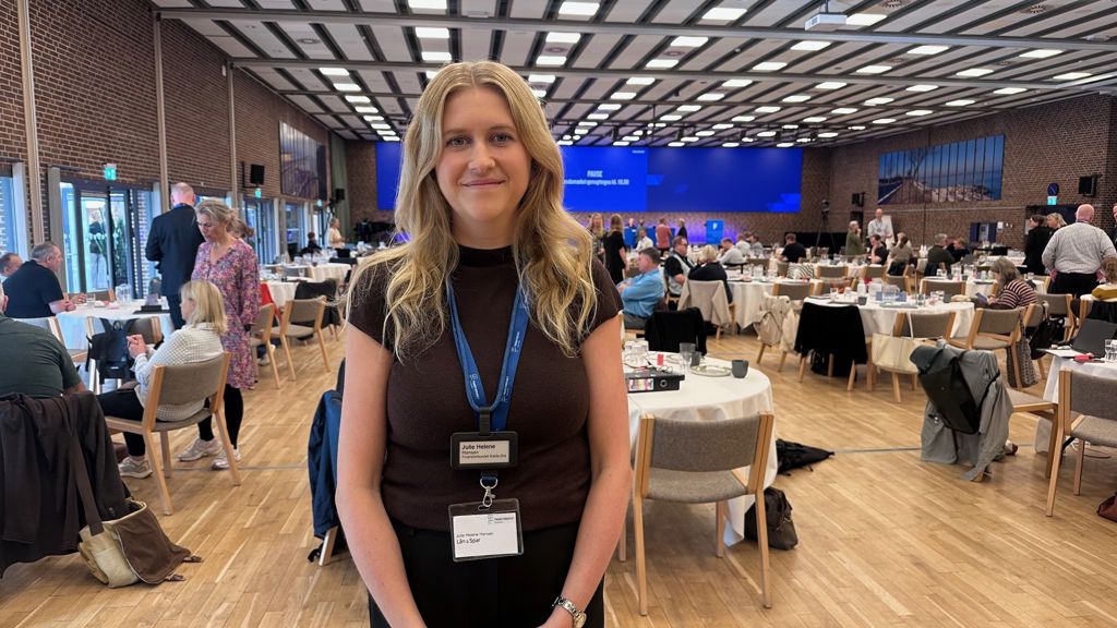 julie til landsmøde i salen