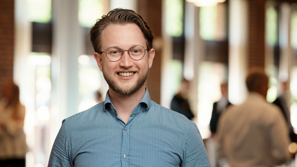 Sebastian Karadag Frydendal, Business Banker, taler om at være med til generalforsamling i Finansforbundet i Danske Bank